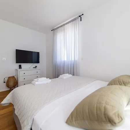 Mirta Apartment Murter